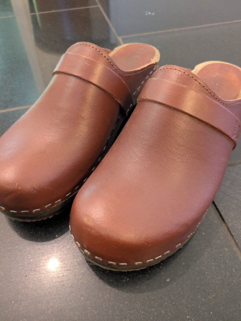 Sandgrens brown leather clogs